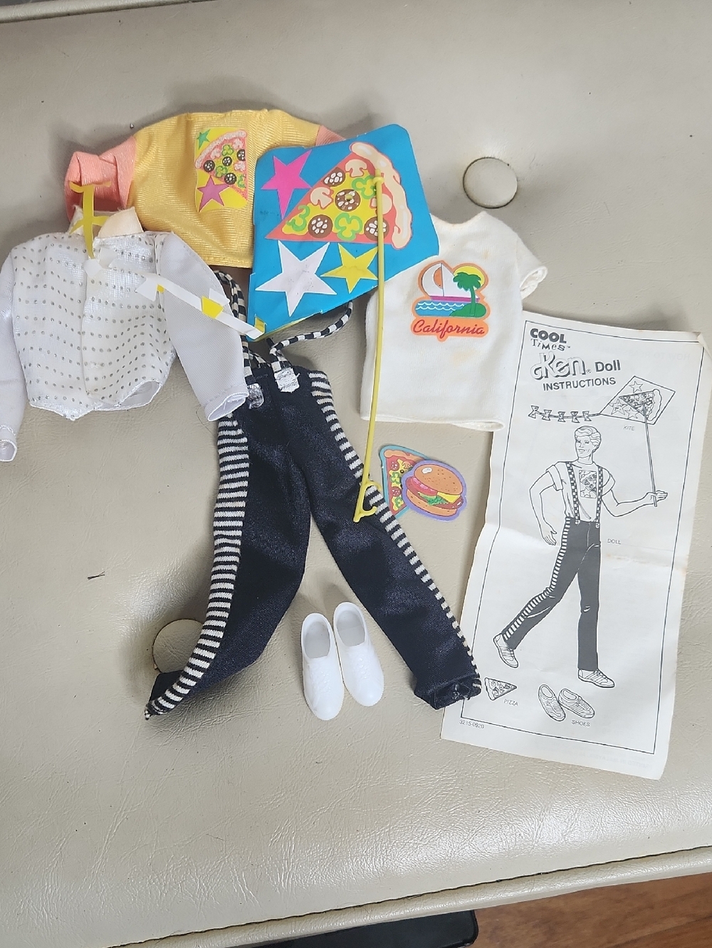 Vintage Collectable 1988 Mattel Cool Times Ken doll accessory and clothing set